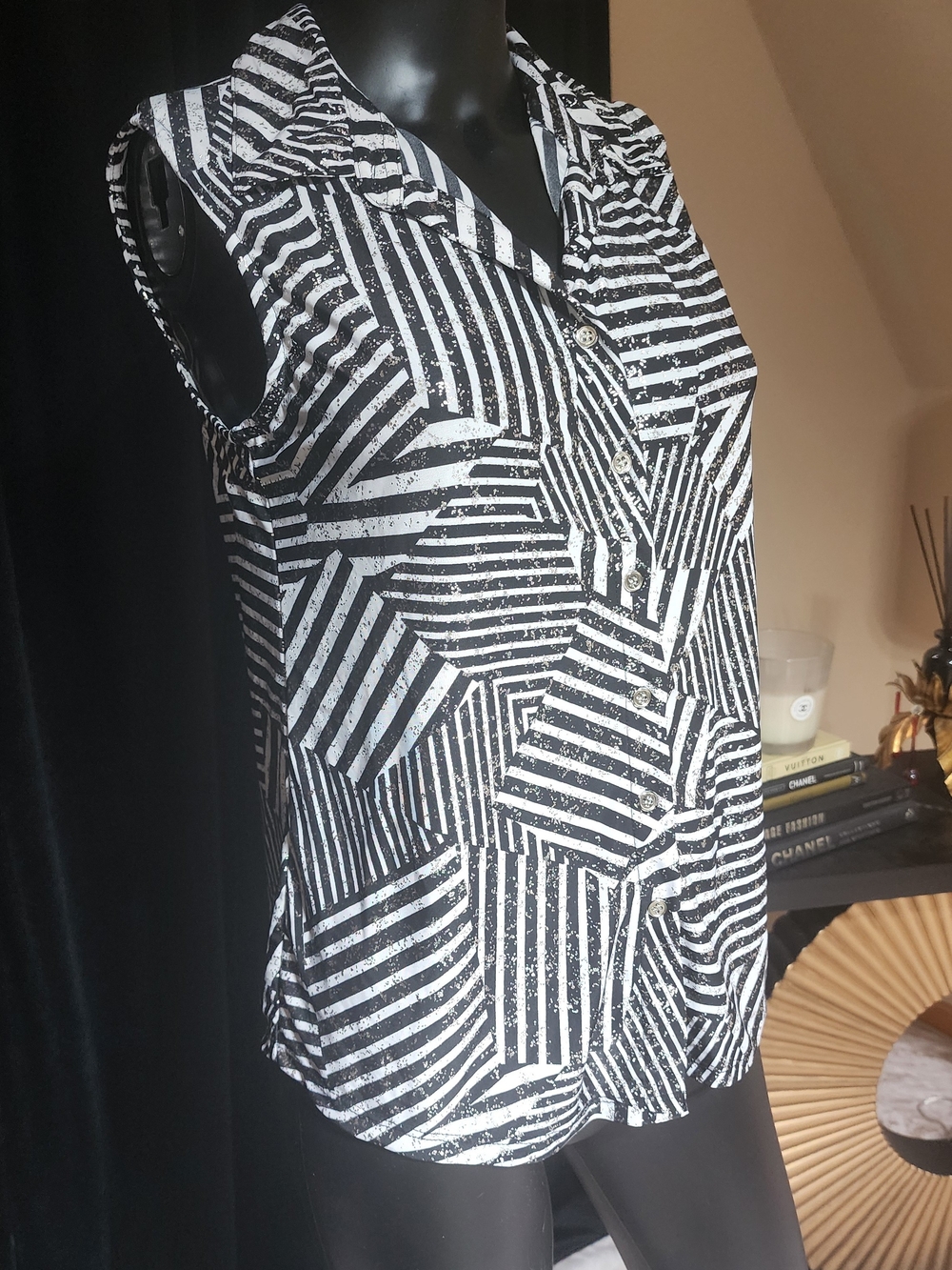 Emily Daniels Geometric Sleeveless Blouse Size Small Mod Art Print - Picture 2 of 7